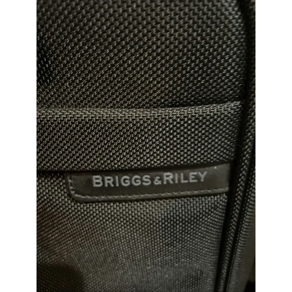 Briggs & Riley laptop / Travel Bag, Serial Number #05-BB101-0571931-2